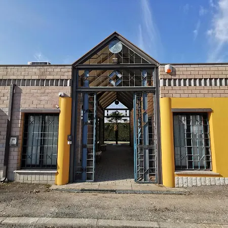 Minisuite 30 Mq 2 Posti Con Piscina In * Castelbaldo